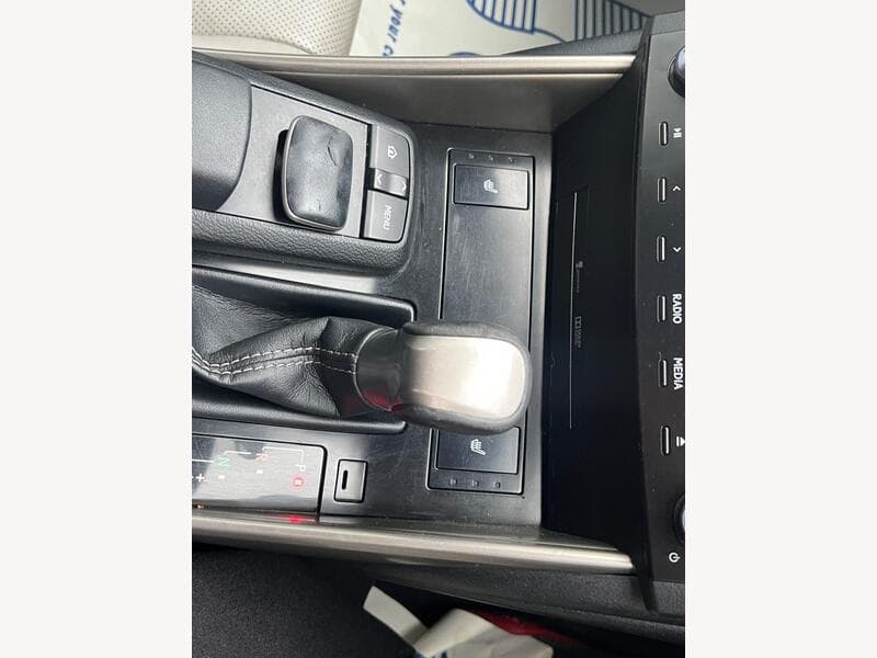 2013 Lexus IS 2.5 300h Luxury Saloon 4dr Petrol Hybrid E-CVT Euro 5 (s/s) (223 ps) - thumbnail 8