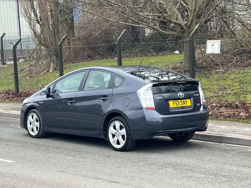 2011 Toyota Prius 1.8 VVT-h T Spirit Hatchback 5dr Petrol Hybrid CVT Euro 5 (s/s) (136 ps) - thumbnail 7