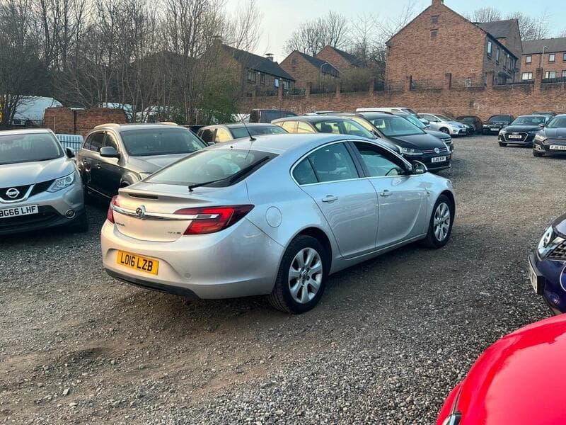 2016 Vauxhall Insignia 1.6 CDTi ecoFLEX SE Hatchback 5dr Diesel Manual Euro 6 (s/s) (136 ps) - image 3