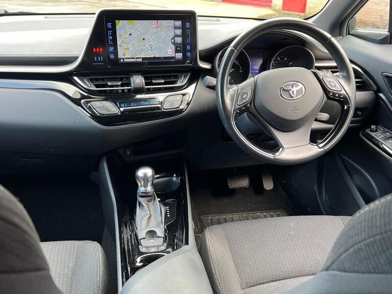 2018 Toyota C-HR 1.8 VVT-h Design SUV 5dr Petrol Hybrid CVT Euro 6 (s/s) (122 ps) - thumbnail 6