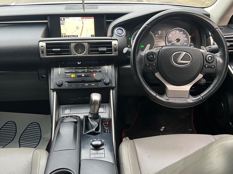 2013 Lexus IS 2.5 300h Luxury Saloon 4dr Petrol Hybrid E-CVT Euro 5 (s/s) (223 ps) - thumbnail 7