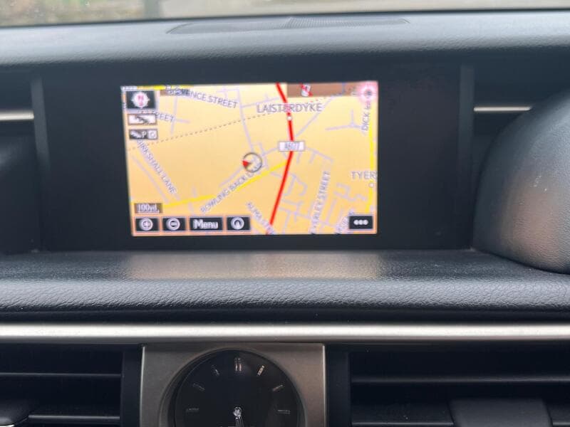 2013 Lexus IS 2.5 300h Luxury Saloon 4dr Petrol Hybrid E-CVT Euro 5 (s/s) (223 ps) - thumbnail 6