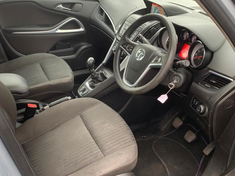 2014 Vauxhall Zafira Tourer 1.6 CDTi ecoFLEX Exclusiv MPV 5dr Diesel Manual Euro 6 (s/s) (136 ps) - thumbnail 5