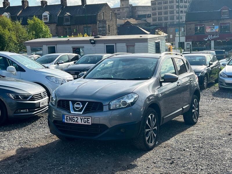 2013 Nissan Qashqai 1.6 dCi n-tec+ SUV 5dr Diesel Manual 2WD Euro 5 (130 ps) - image 2