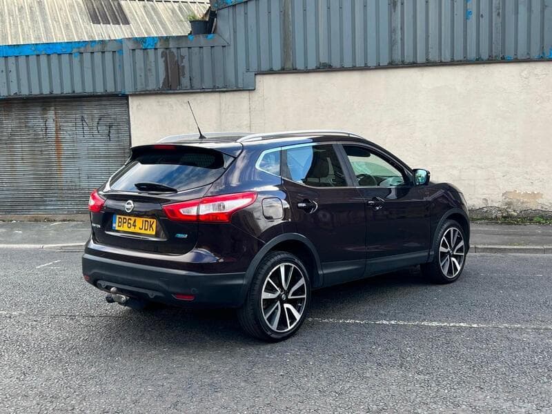 2015 Nissan Qashqai 1.5 dCi Tekna SUV 5dr Diesel Manual 2WD Euro 5 (s/s) (110 ps) - image 3