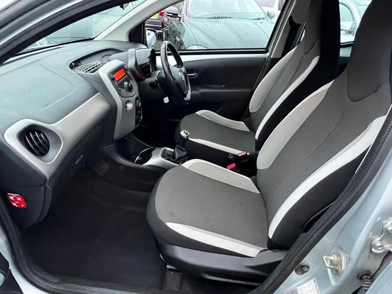 2017 Toyota AYGO 1.0 VVT-i x-play Hatchback 5dr Petrol Manual Euro 6 (68 ps) - thumbnail 4