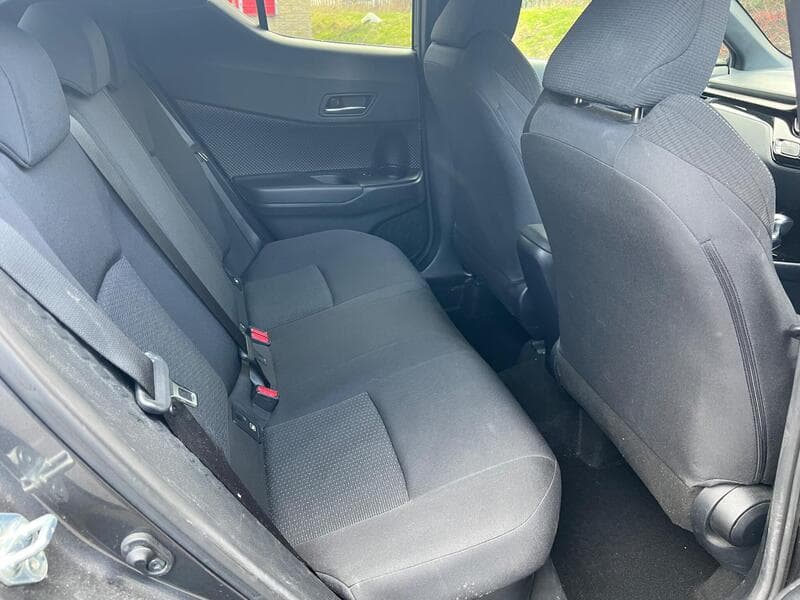 2018 Toyota C-HR 1.8 VVT-h Design SUV 5dr Petrol Hybrid CVT Euro 6 (s/s) (122 ps) - thumbnail 4