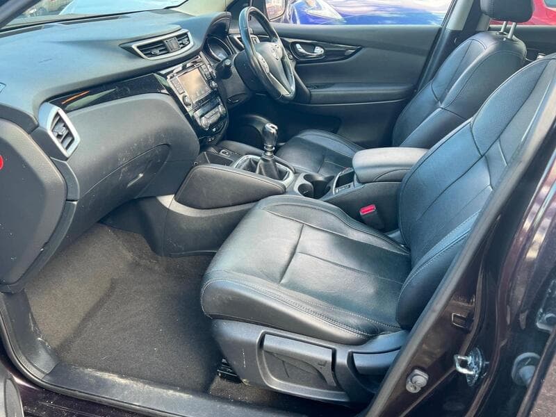2015 Nissan Qashqai 1.5 dCi Tekna SUV 5dr Diesel Manual 2WD Euro 5 (s/s) (110 ps) - thumbnail 4