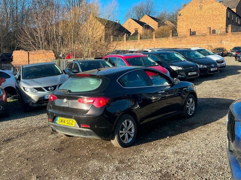 2014 Alfa Romeo Giulietta 1.6 JTDM-2 Distinctive Hatchback 5dr Diesel Manual Euro 5 (s/s) (105 bhp) - thumbnail 8