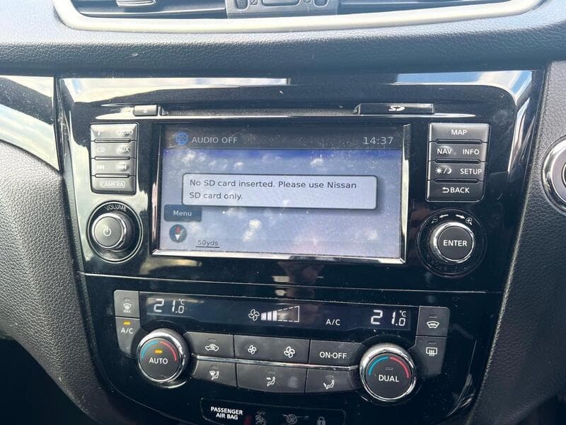 2015 Nissan Qashqai 1.5 dCi Tekna SUV 5dr Diesel Manual 2WD Euro 5 (s/s) (110 ps) - thumbnail 9