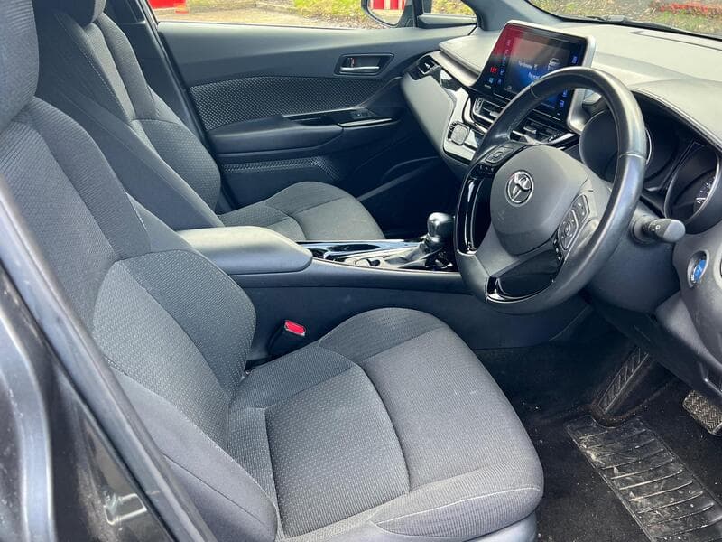 2018 Toyota C-HR 1.8 VVT-h Design SUV 5dr Petrol Hybrid CVT Euro 6 (s/s) (122 ps) - image 3