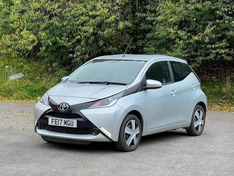 2017 Toyota AYGO 1.0 VVT-i x-play Hatchback 5dr Petrol Manual Euro 6 (68 ps) - image 2