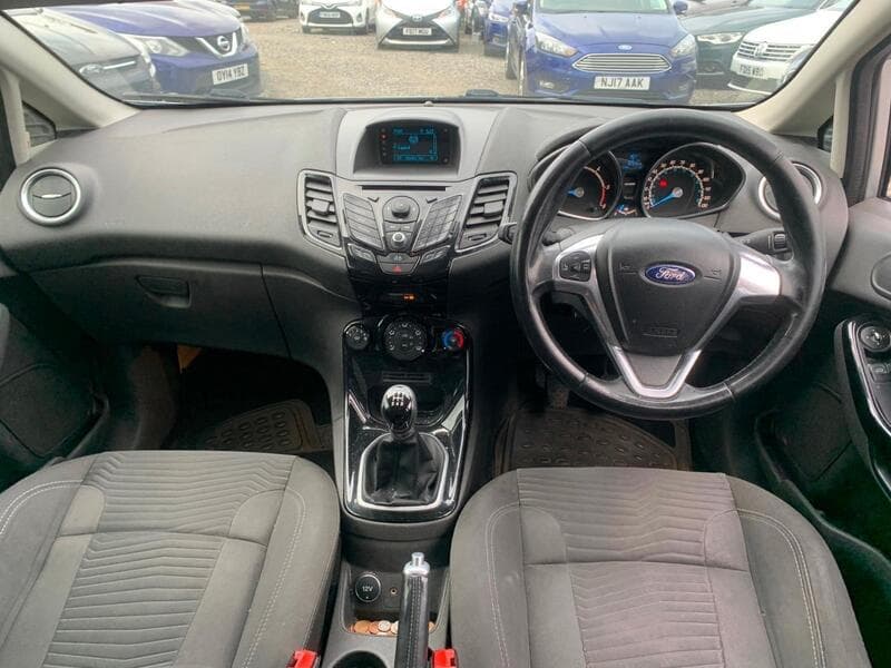 2014 Ford Fiesta 1.5 TDCi Zetec Hatchback 5dr Diesel Manual Euro 5 (75 ps) - thumbnail 4
