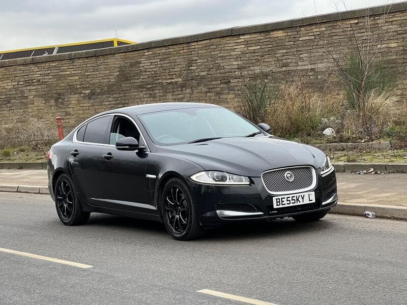 2012 Jaguar XF 2.2d Premium Luxury Saloon 4dr Diesel Auto Euro 5 (s/s) (190 ps) - image 2