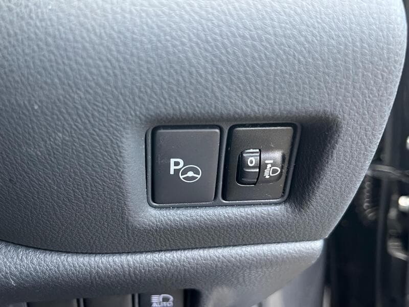 2018 Toyota C-HR 1.8 VVT-h Design SUV 5dr Petrol Hybrid CVT Euro 6 (s/s) (122 ps) - thumbnail 7