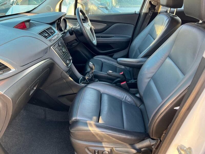 2015 Vauxhall Mokka 1.6i SE SUV 5dr Petrol Manual 2WD Euro 6 (s/s) (115 ps) - thumbnail 4