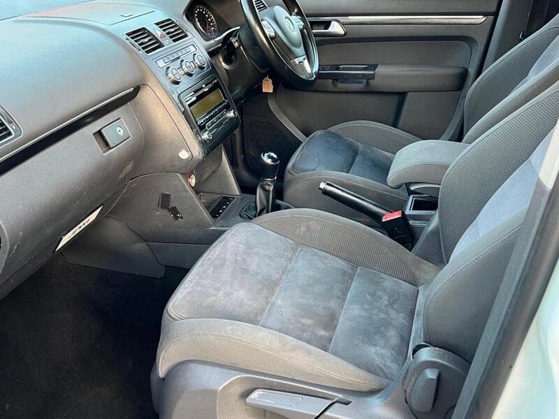 2014 Volkswagen Touran 2.0 TDI Sport MPV 5dr Diesel Manual Euro 5 (140 ps) - thumbnail 4