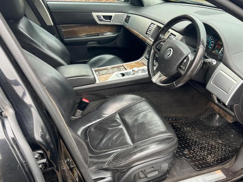 2012 Jaguar XF 2.2d Premium Luxury Saloon 4dr Diesel Auto Euro 5 (s/s) (190 ps) - thumbnail 4