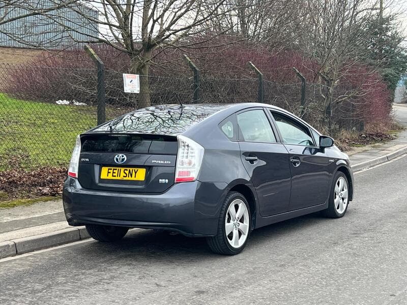 2011 Toyota Prius 1.8 VVT-h T Spirit Hatchback 5dr Petrol Hybrid CVT Euro 5 (s/s) (136 ps) - thumbnail 6