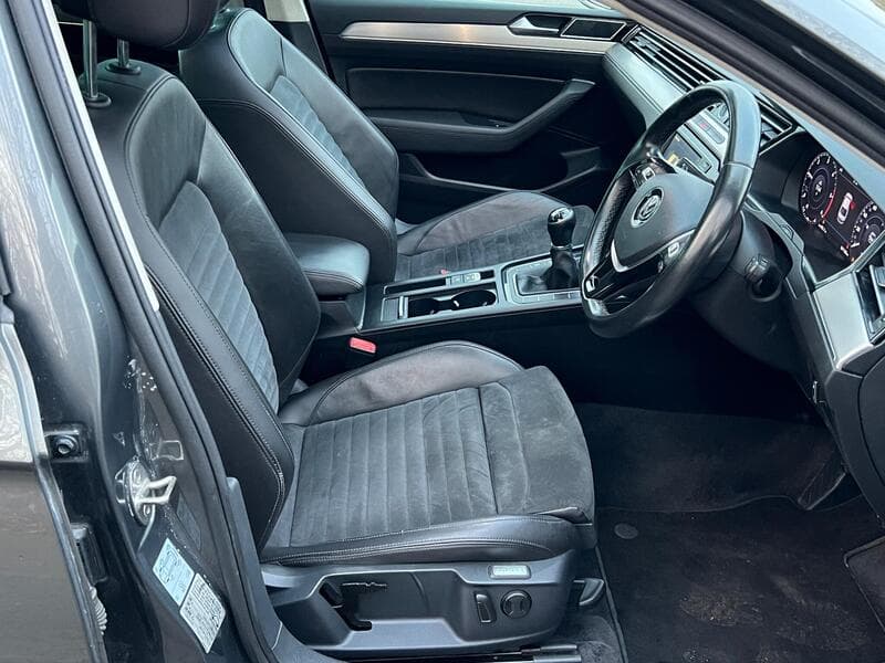 2016 Volkswagen Passat 2.0 TDI BlueMotion Tech GT Saloon 4dr Diesel Manual Euro 6 (s/s) (190 ps) - image 3