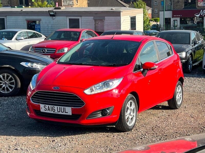 2016 Ford Fiesta 1.5 TDCi ECOnetic Titanium Hatchback 5dr Diesel Manual Euro 6 (s/s) (95 ps) - image 2
