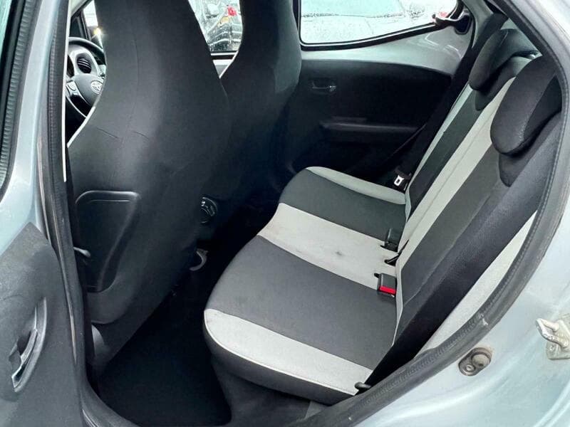 2017 Toyota AYGO 1.0 VVT-i x-play Hatchback 5dr Petrol Manual Euro 6 (68 ps) - thumbnail 6