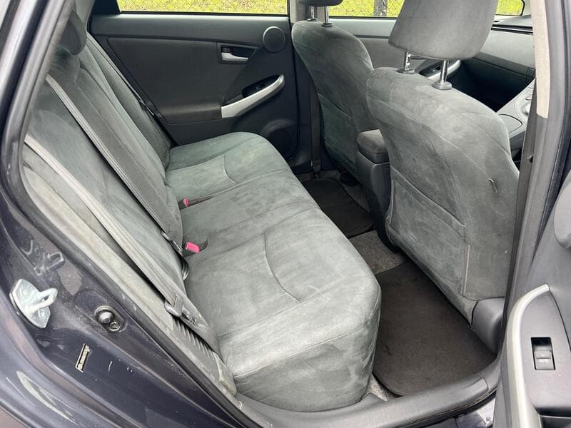 2011 Toyota Prius 1.8 VVT-h T Spirit Hatchback 5dr Petrol Hybrid CVT Euro 5 (s/s) (136 ps) - thumbnail 4